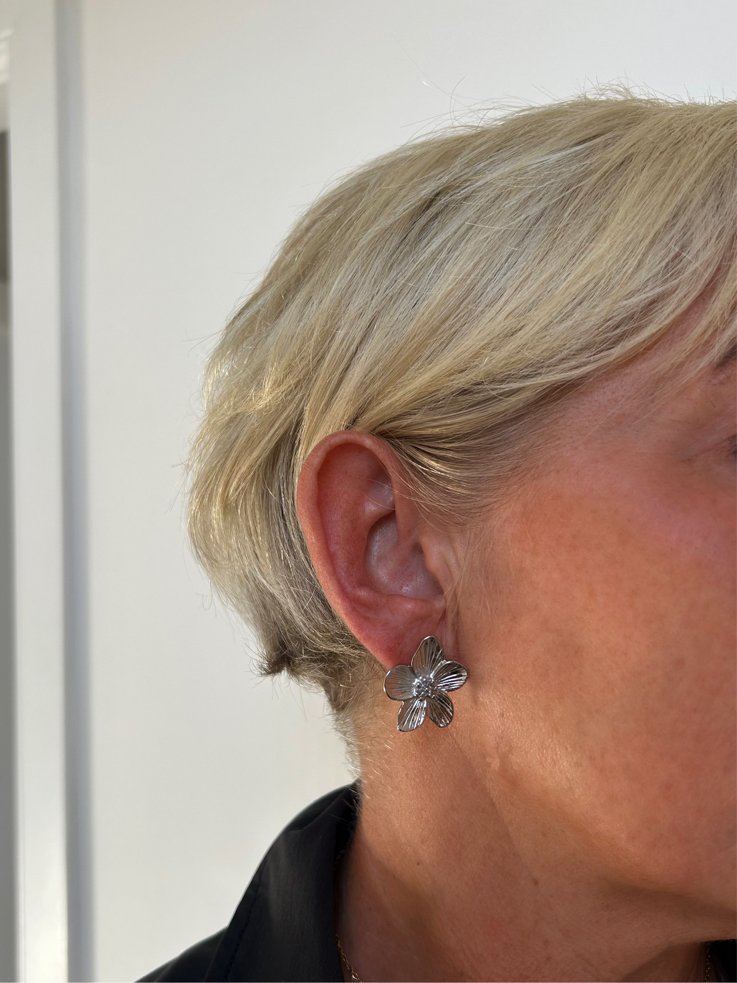 Flower Detail Stud Earrings