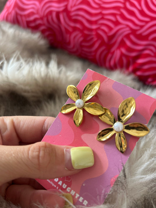 Pearl starfish earrings