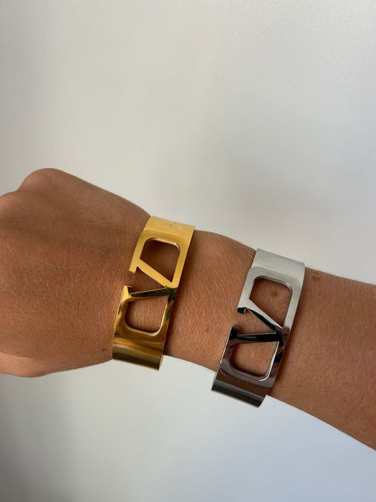 Wide V Steel Cuff