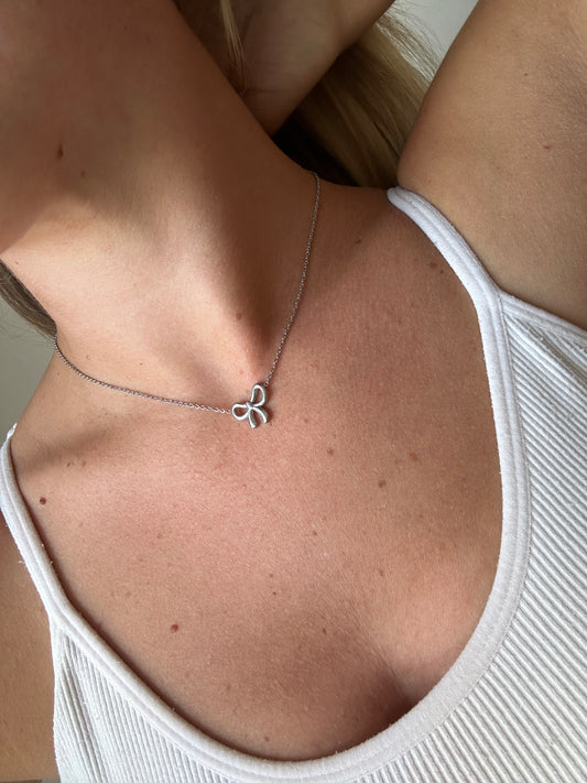 Bowknot necklace
